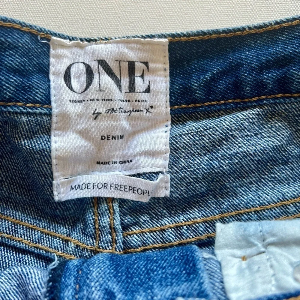 One Teaspoon x Free‎ People Women's 26 Jean Shorts Outlaws Distressed High Rise